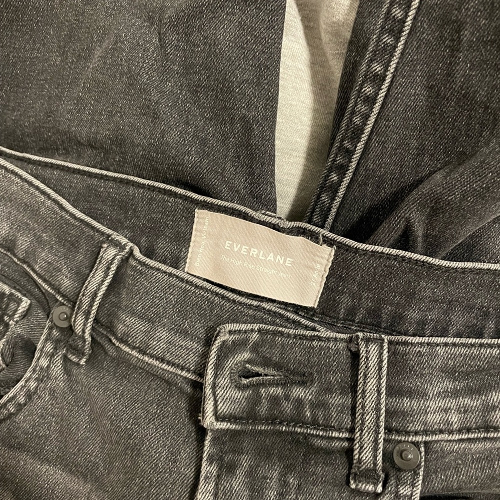 EVERLANE faded black straight leg jeans - 90s cheeky